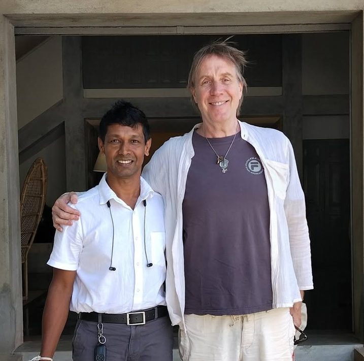 Aruna, Ceywing Tours founder, with a traveler in Sri Lanka